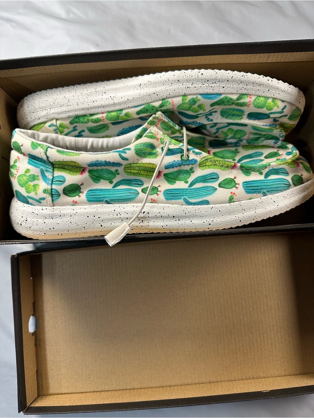 Men's Slip-On Loafers with Green Cactus Print Size 11 in box